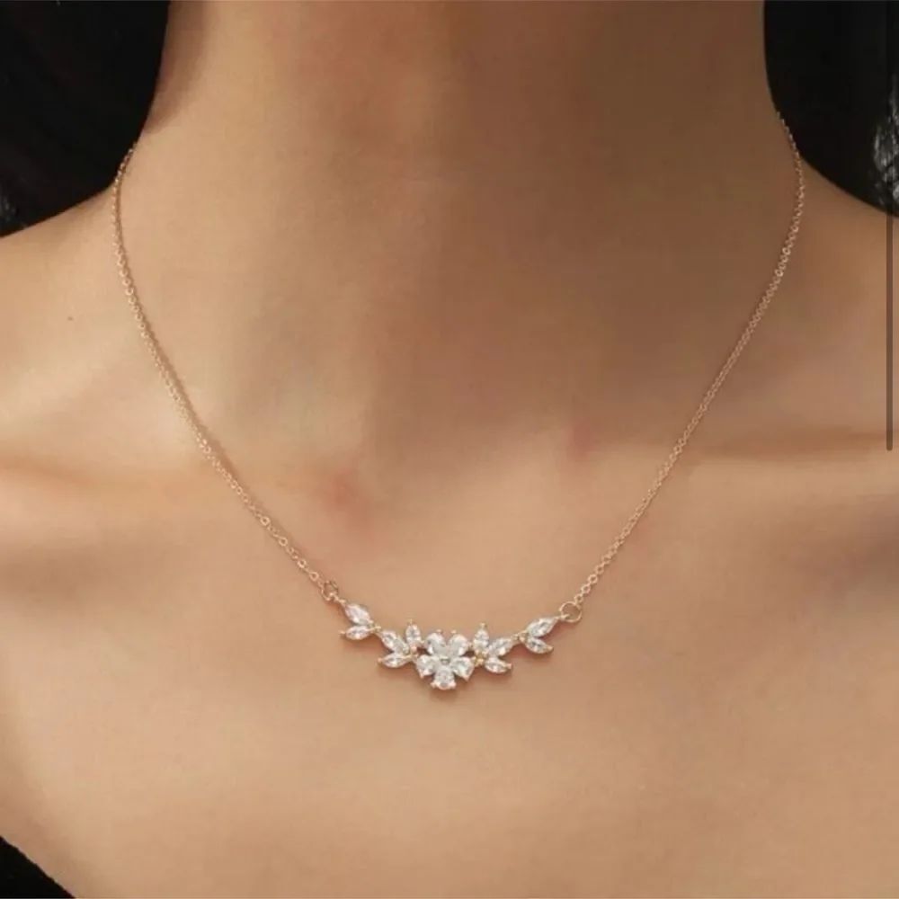 Diamond Flower Bar Gold Necklace